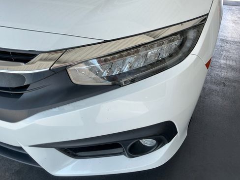 Used 2018 Honda Civic Touring image 30