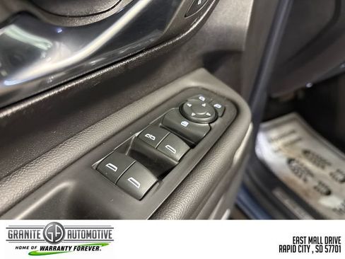 Used 2024 GMC Terrain Denali w/ Denali Premium Package AWD/4WD image 11