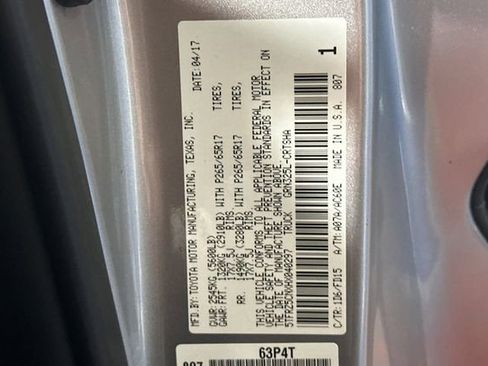 Used 2017 Toyota Tacoma TRD Sport image 32