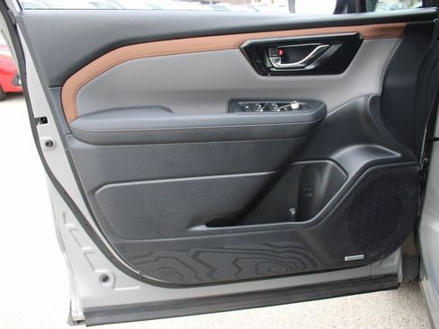 Used 2025 Subaru Forester Sport image 9