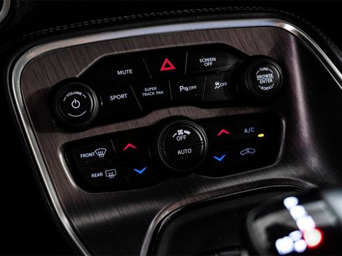 Used 2017 Dodge Challenger R/T image 22