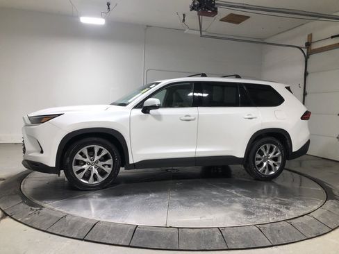 Used 2024 Toyota Grand Highlander Limited image 4