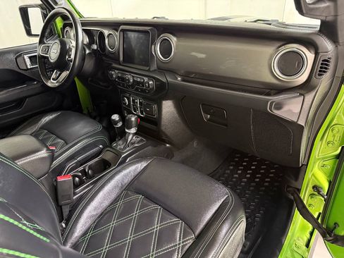 Used 2018 Jeep Wrangler Unlimited Sahara w/ Uconnect 4C Nav & Sound Group AWD/4WD image 39