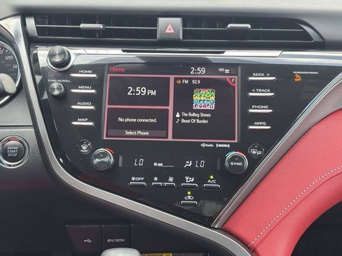 Used 2020 Toyota Camry XSE FWD image 18