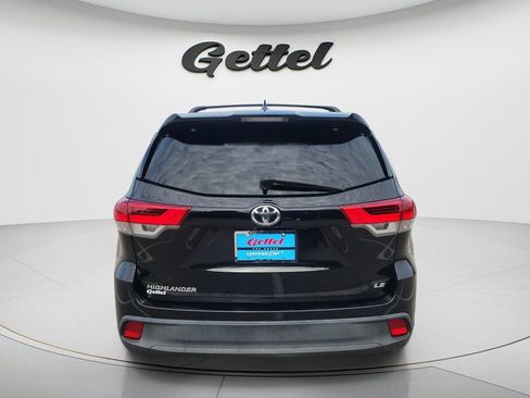 Used 2017 Toyota Highlander Plus FWD image 6