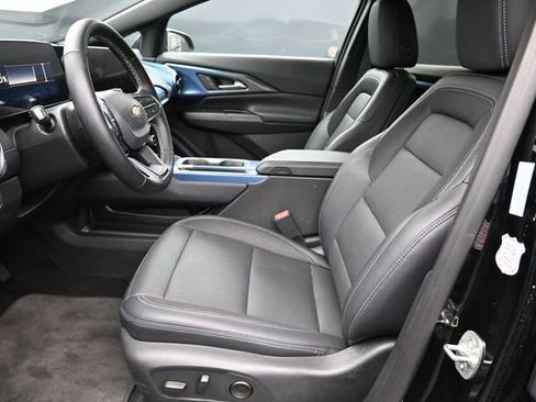 Used 2025 Chevrolet Equinox EV LT w/ Convenience Package FWD image 11
