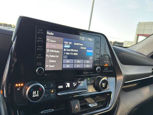 Used 2021 Toyota Highlander XLE image 21