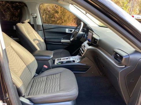Used 2021 Ford Explorer XLT image 36