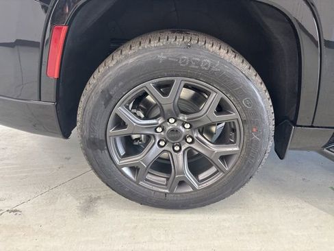 New 2026 Jeep Grand Wagoneer L Limited AWD/4WD image 13