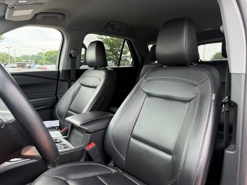 Used 2023 Ford Explorer XLT w/ Equipment Group 202A AWD/4WD image 14