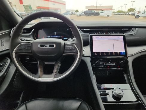 Used 2024 Jeep Grand Cherokee Limited w/ Black Appearance Package image 12