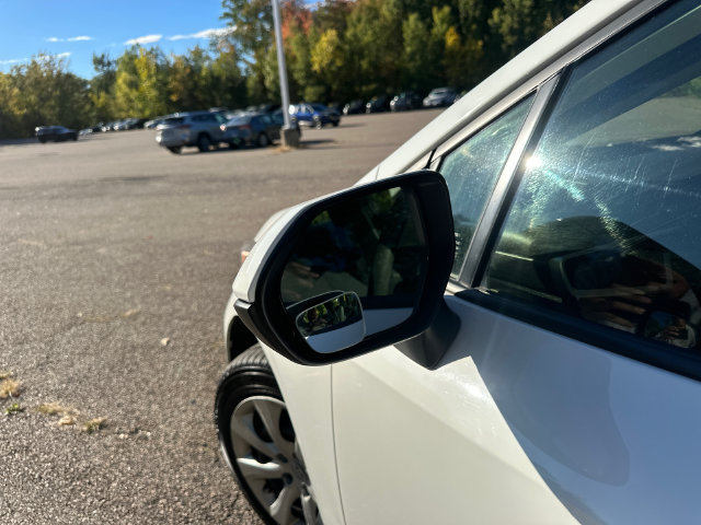 Used 2022 Toyota Corolla LE FWD image 14