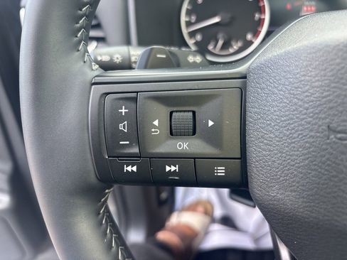 Used 2025 Nissan Rogue SV w/ SV Premium Package FWD image 22