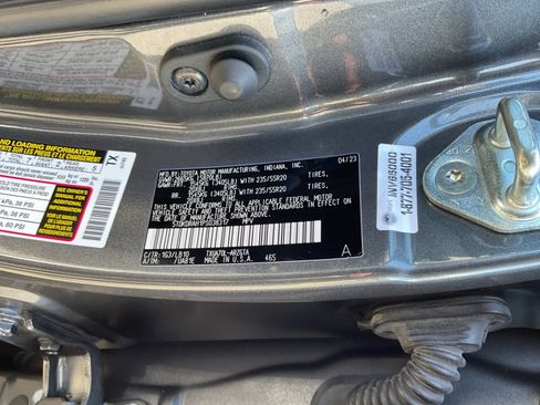 Used 2023 Toyota Highlander Limited FWD image 27