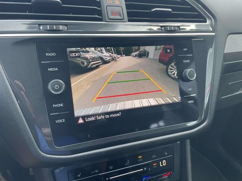 Certified 2023 Volkswagen Tiguan SE FWD image 28