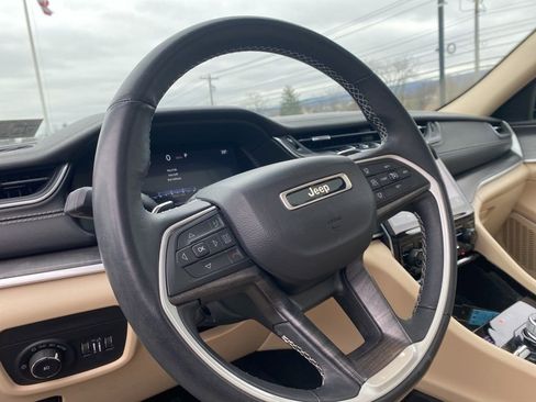 Used 2022 Jeep Grand Cherokee L Limited w/ Luxury Tech Group II image 10