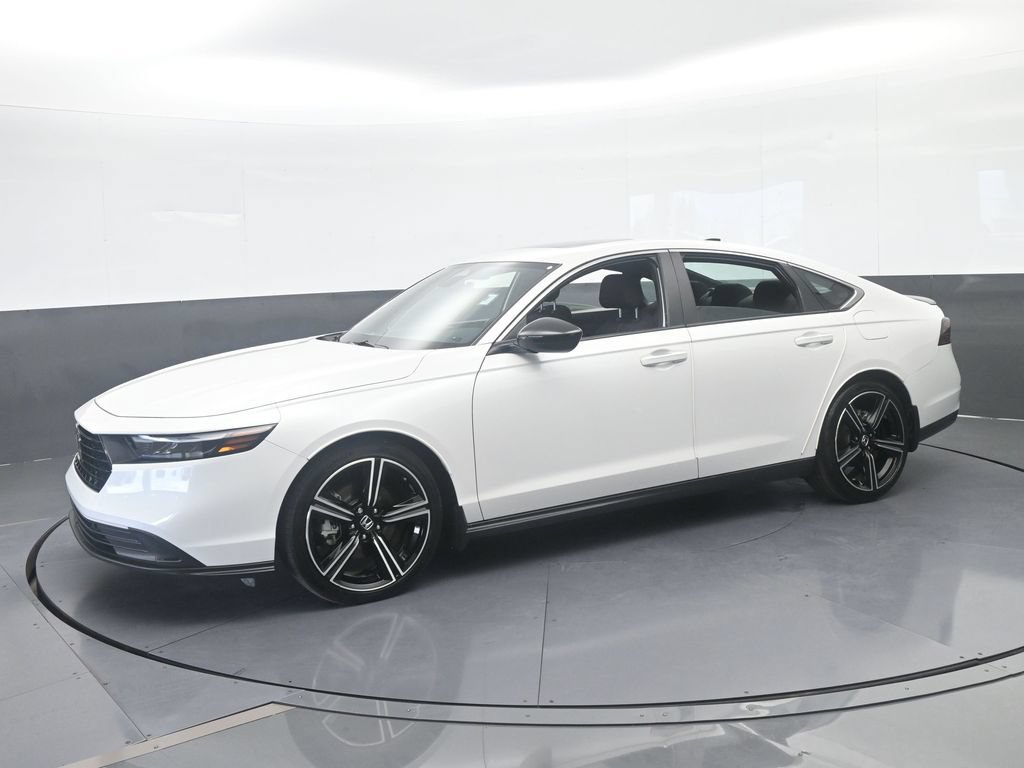Used 2025 Honda Accord Sport image 2