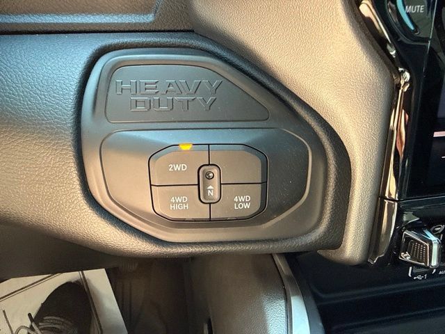 New 2026 RAM 2500 Laramie AWD/4WD image 36