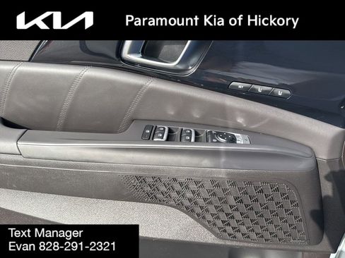 Used 2025 Kia Carnival SX Prestige image 34