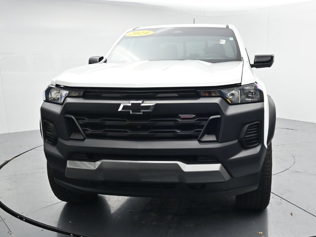 Used 2024 Chevrolet Colorado Trail Boss w/ Technology Package AWD/4WD image 3