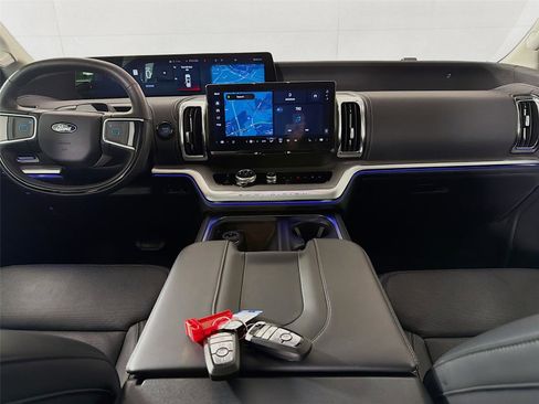 Used 2025 Ford Expedition Max Platinum image 25