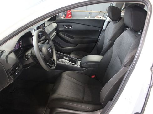 Used 2023 Honda Accord EX image 9