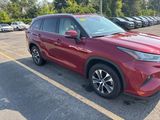 Used 2020 Toyota Highlander XLE image 4