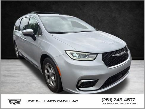 Used 2023 Chrysler Pacifica Limited image 1