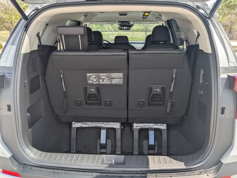 New 2026 Kia Carnival EX FWD image 15