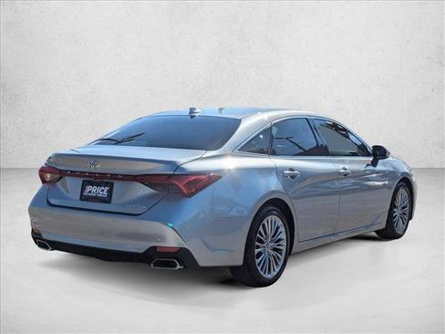 Used 2019 Toyota Avalon Limited image 5
