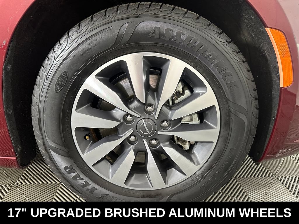 Used 2021 Chrysler Pacifica Touring w/ Cold Weather Group FWD image 30