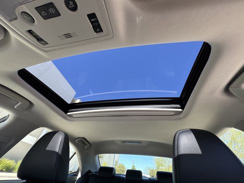 Used 2017 Lexus IS 200t image 32