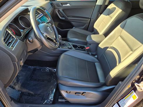 Used 2019 Volkswagen Tiguan SE w/ Panoramic Sunroof Package image 8