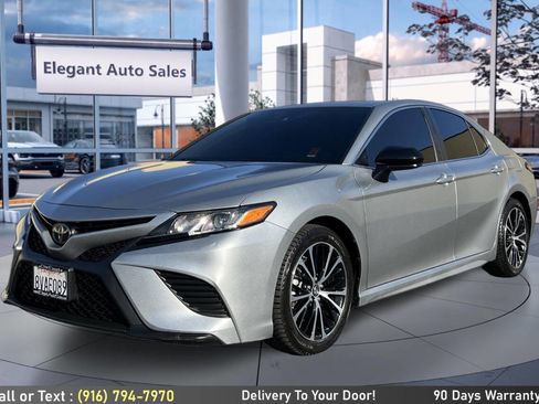 Used 2019 Toyota Camry SE FWD image 9