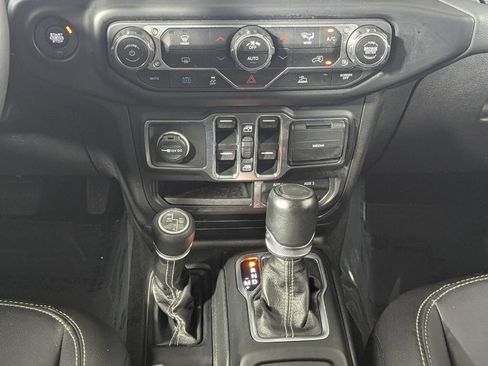 Used 2023 Jeep Wrangler Unlimited Sahara AWD/4WD image 22
