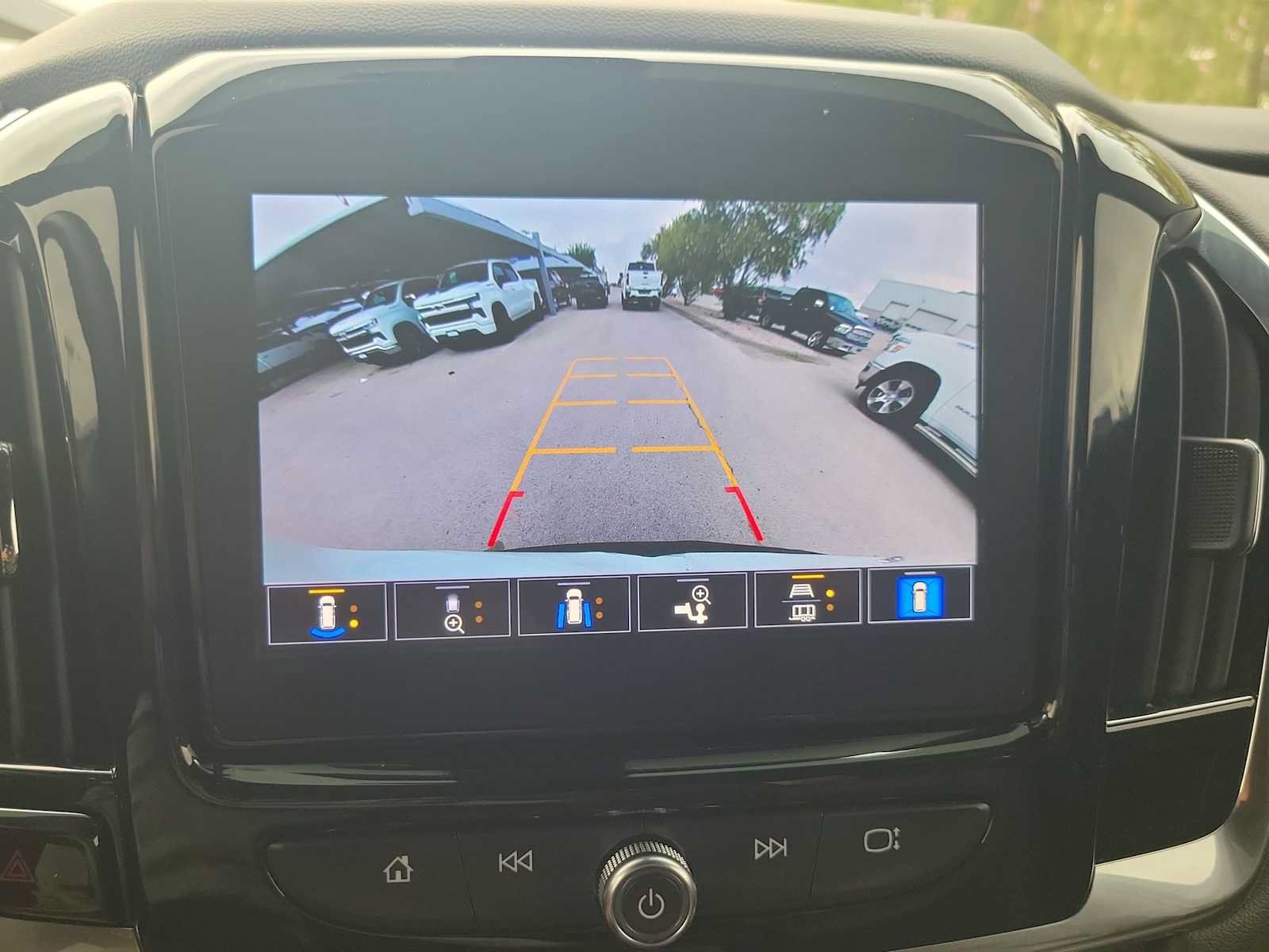 Used 2023 Chevrolet Traverse RS FWD image 25