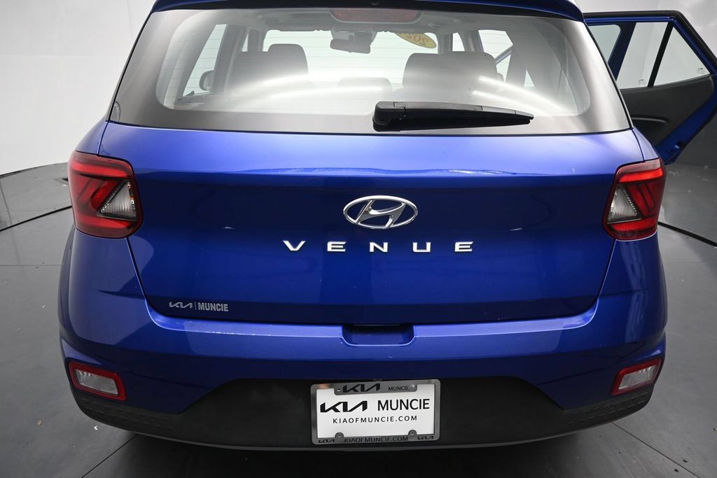 Used 2024 Hyundai Venue SEL FWD image 9