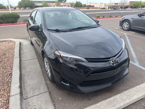 Used 2018 Toyota Corolla LE image 3