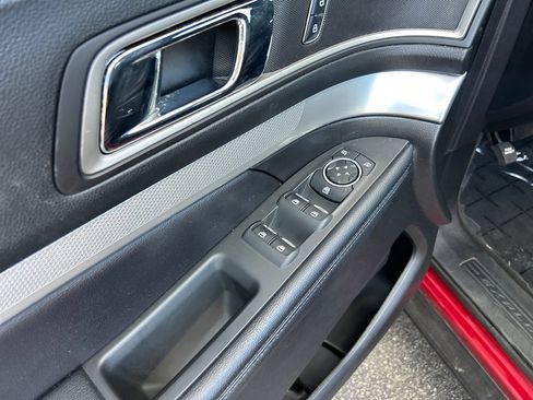 Used 2017 Ford Explorer XLT FWD image 14
