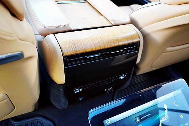 Used 2022 Jeep Grand Wagoneer Series III AWD/4WD image 30