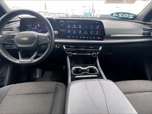 Used 2024 Chevrolet Traverse LT AWD/4WD image 16