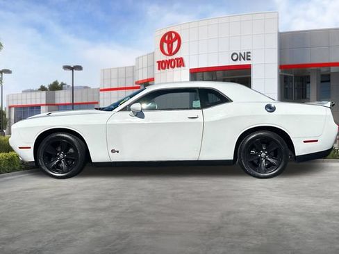 Used 2019 Dodge Challenger SXT RWD image 8