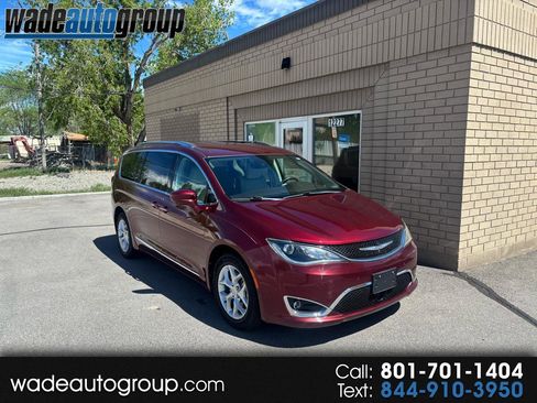 Used 2017 Chrysler Pacifica Touring-L Plus image 1