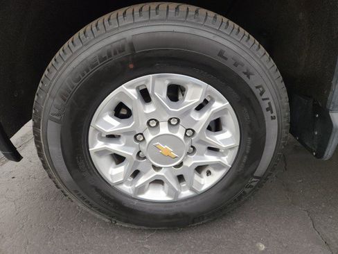 Used 2022 Chevrolet Silverado 2500 LT w/ Convenience Package image 11