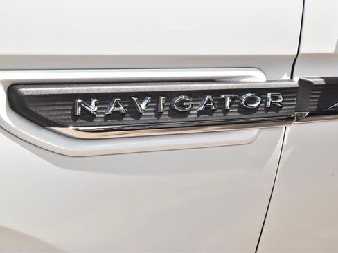 Used 2022 Lincoln Navigator Reserve AWD/4WD image 42