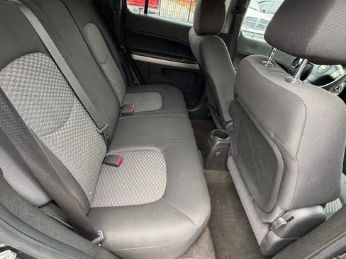 Used 2010 Chevrolet HHR LT image 22