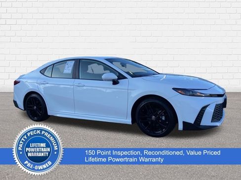 Used 2025 Toyota Camry SE FWD image 1