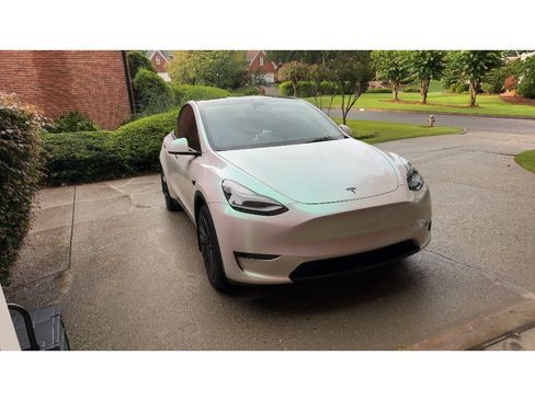 Used 2024 Tesla Model Y Long Range AWD/4WD image 2
