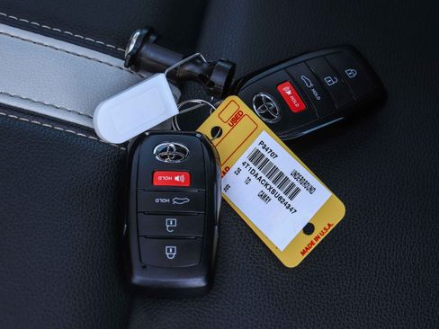 Certified 2025 Toyota Camry SE w/ Convenience Package FWD image 30