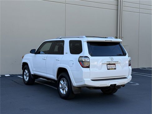 Used 2014 Toyota 4Runner SR5 AWD/4WD image 4